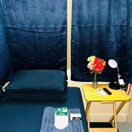 Budget Room Minutes From Downtown Hartford Eksteriør bilde