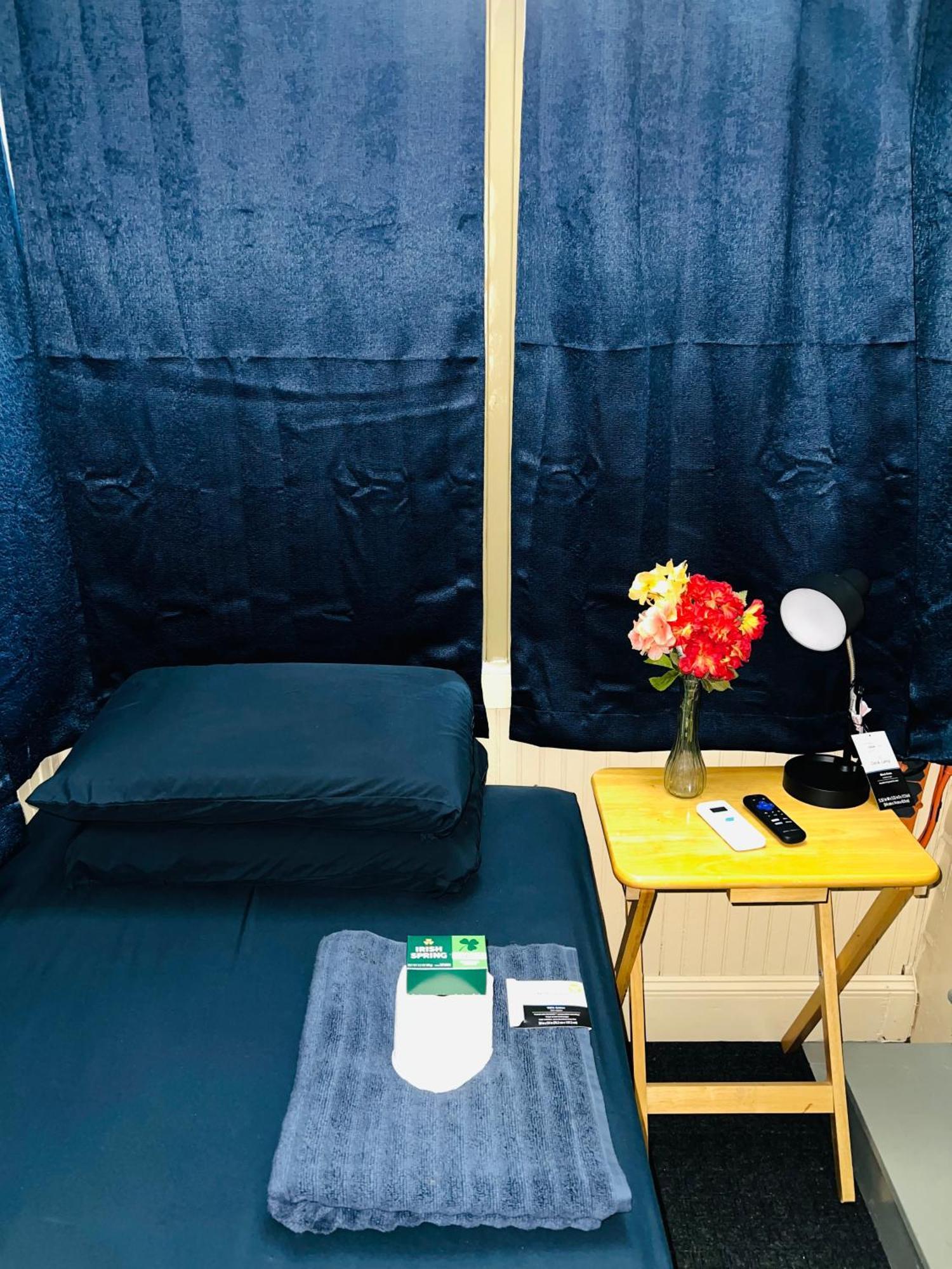 Budget Room Minutes From Downtown Hartford Eksteriør bilde