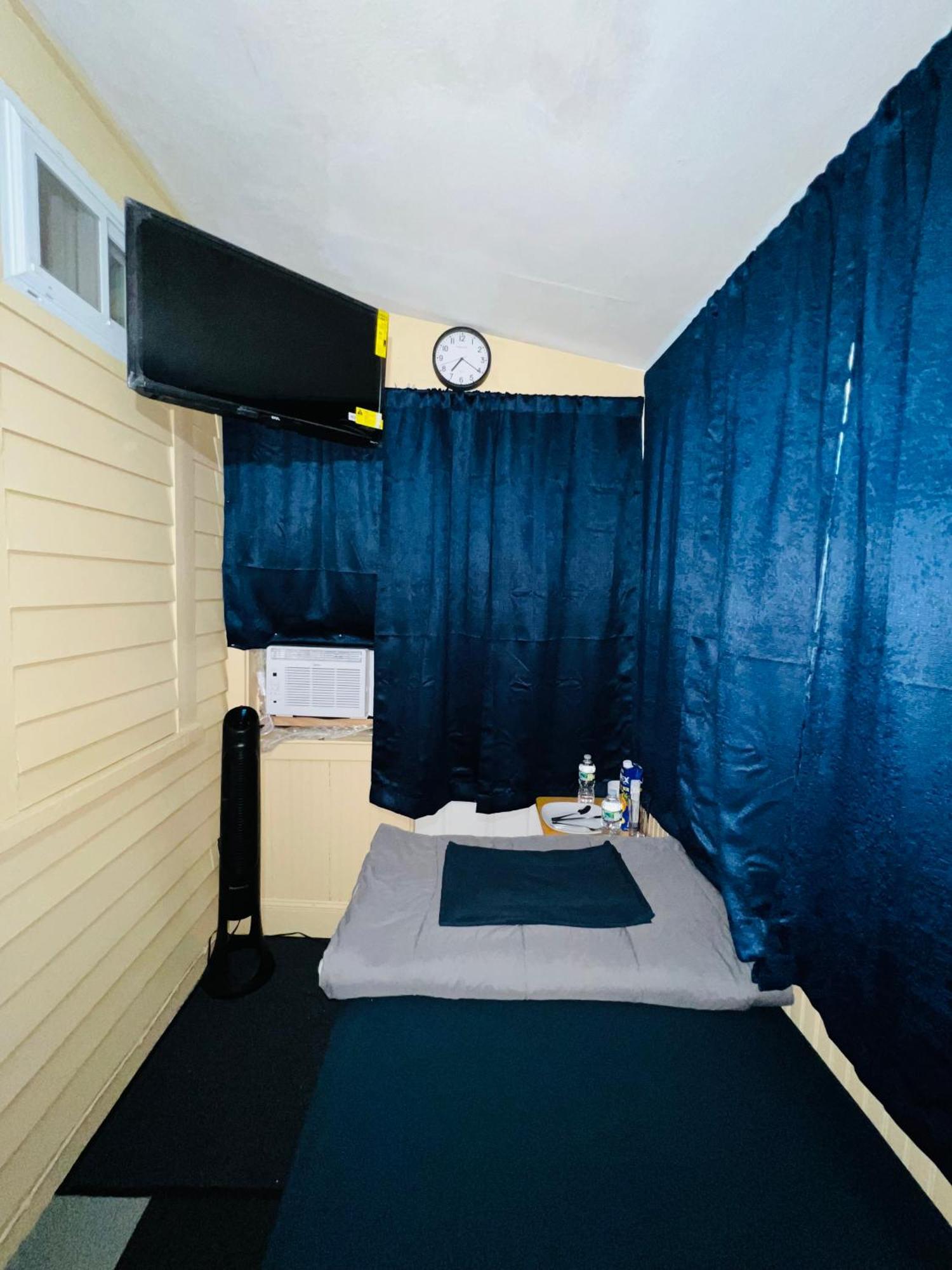 Budget Room Minutes From Downtown Hartford Eksteriør bilde